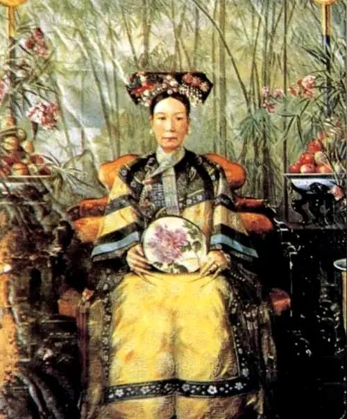 清朝慈禧的生活极度奢靡，成为了晚清腐朽统治的典型代表，其奢华程度与当时国势的衰微
