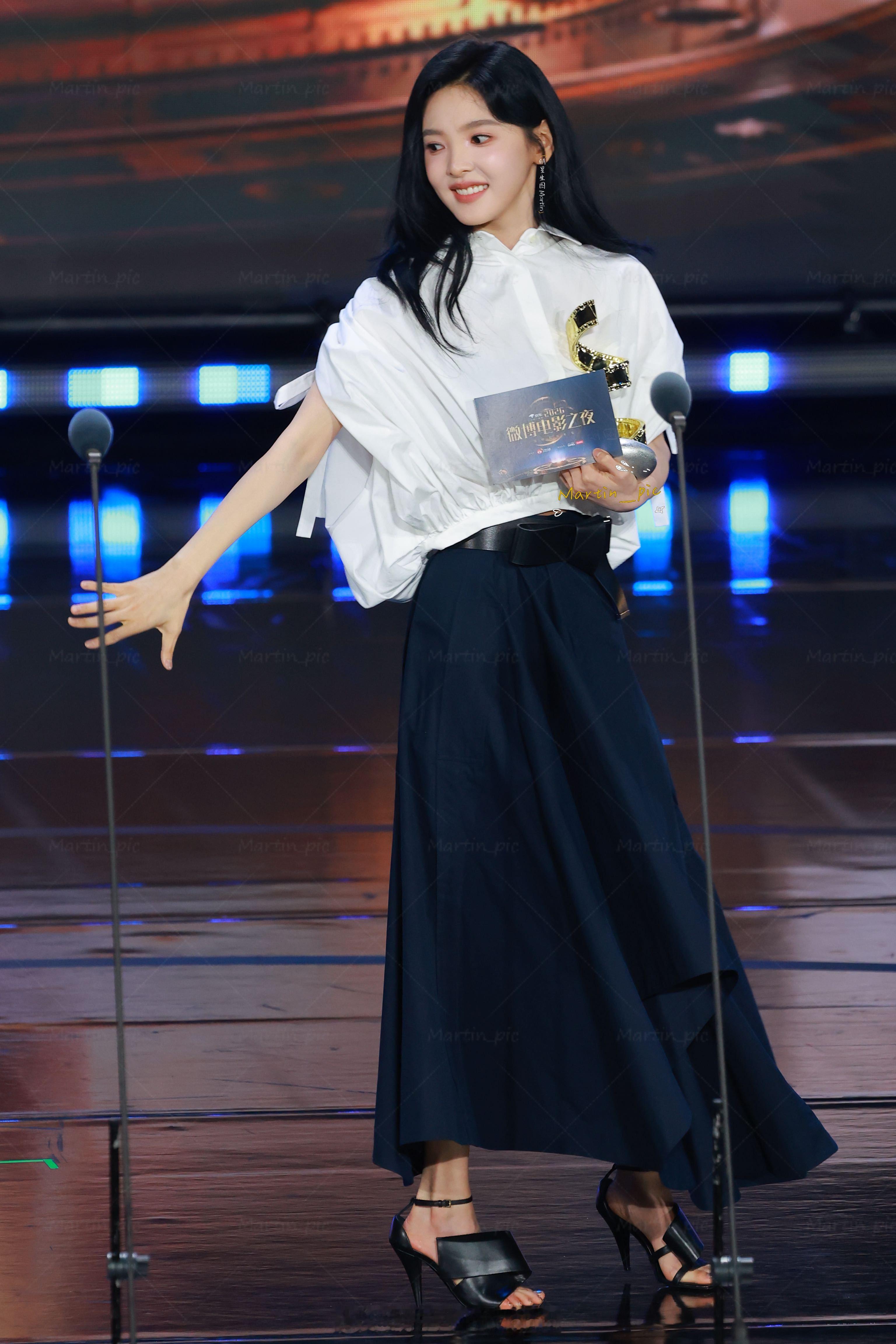 章若楠 章若楠微博电影之夜内场生图 纪梵希女郎章若楠好优雅～章若楠