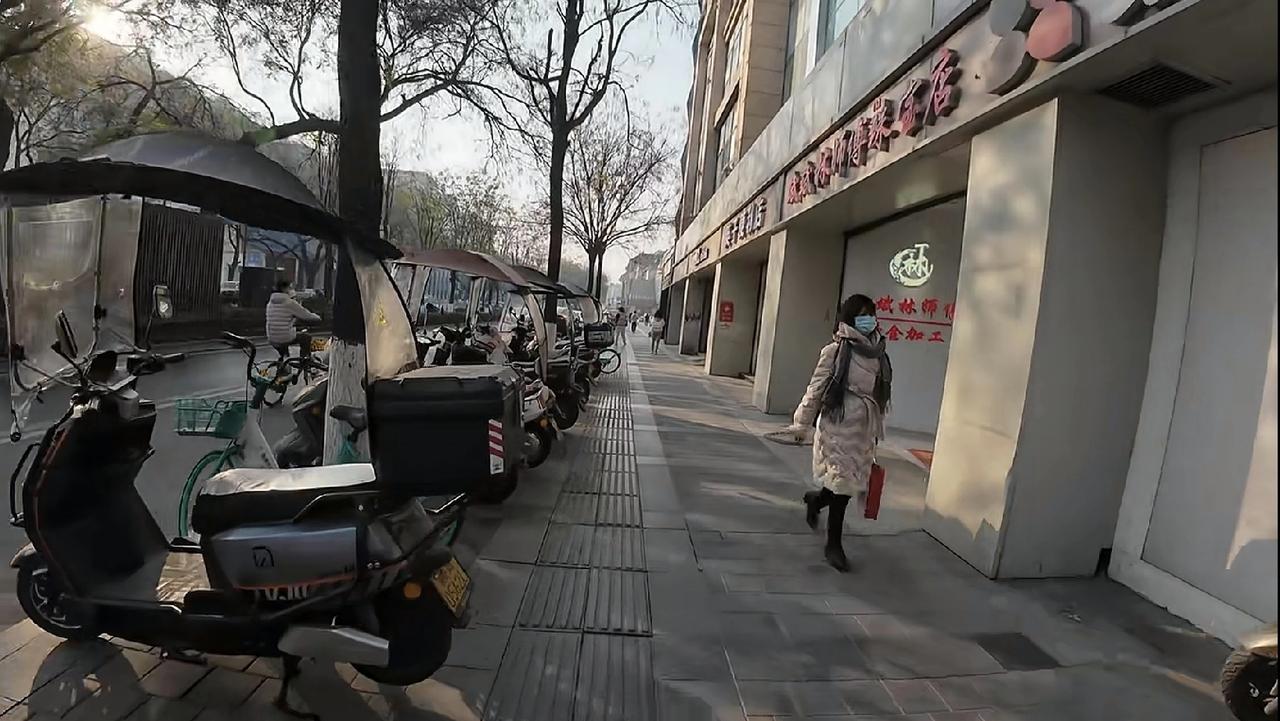 四十年间两重天

刚刚看到一个条友发的视频，时间是12月28日（礼拜天），内容拍