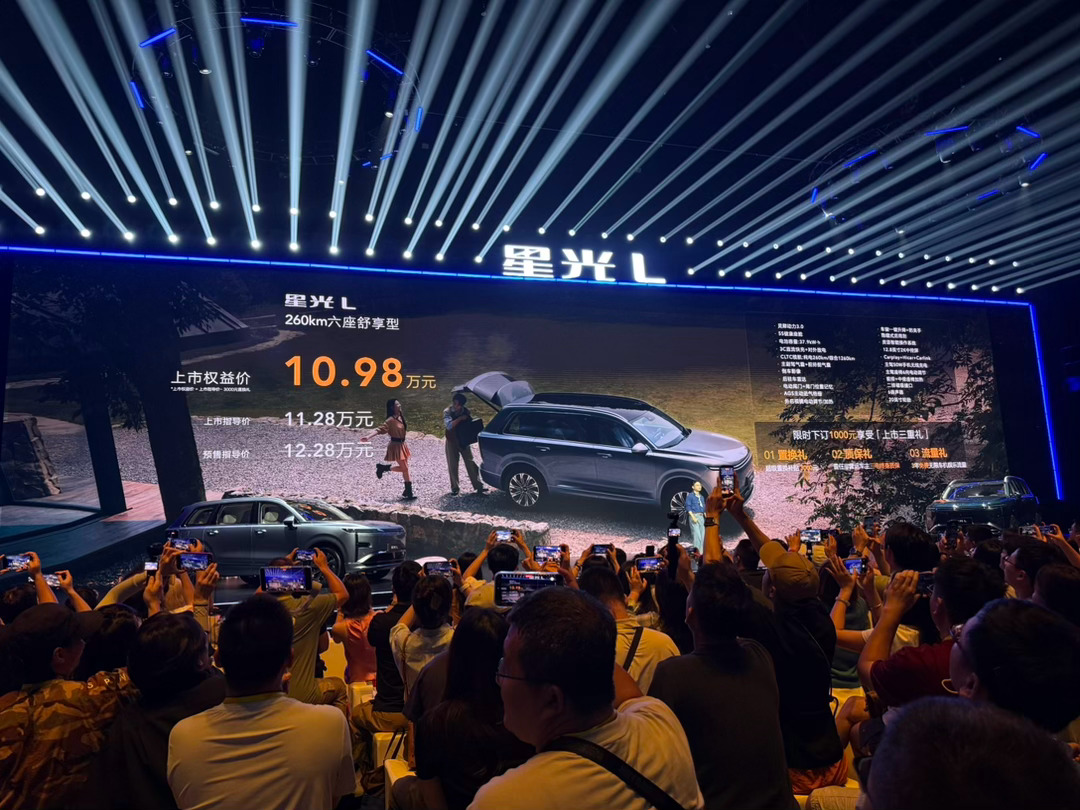 五菱星光L上市：10.98万-13.28万星光L就是现在唯一的十万级的大六座SU