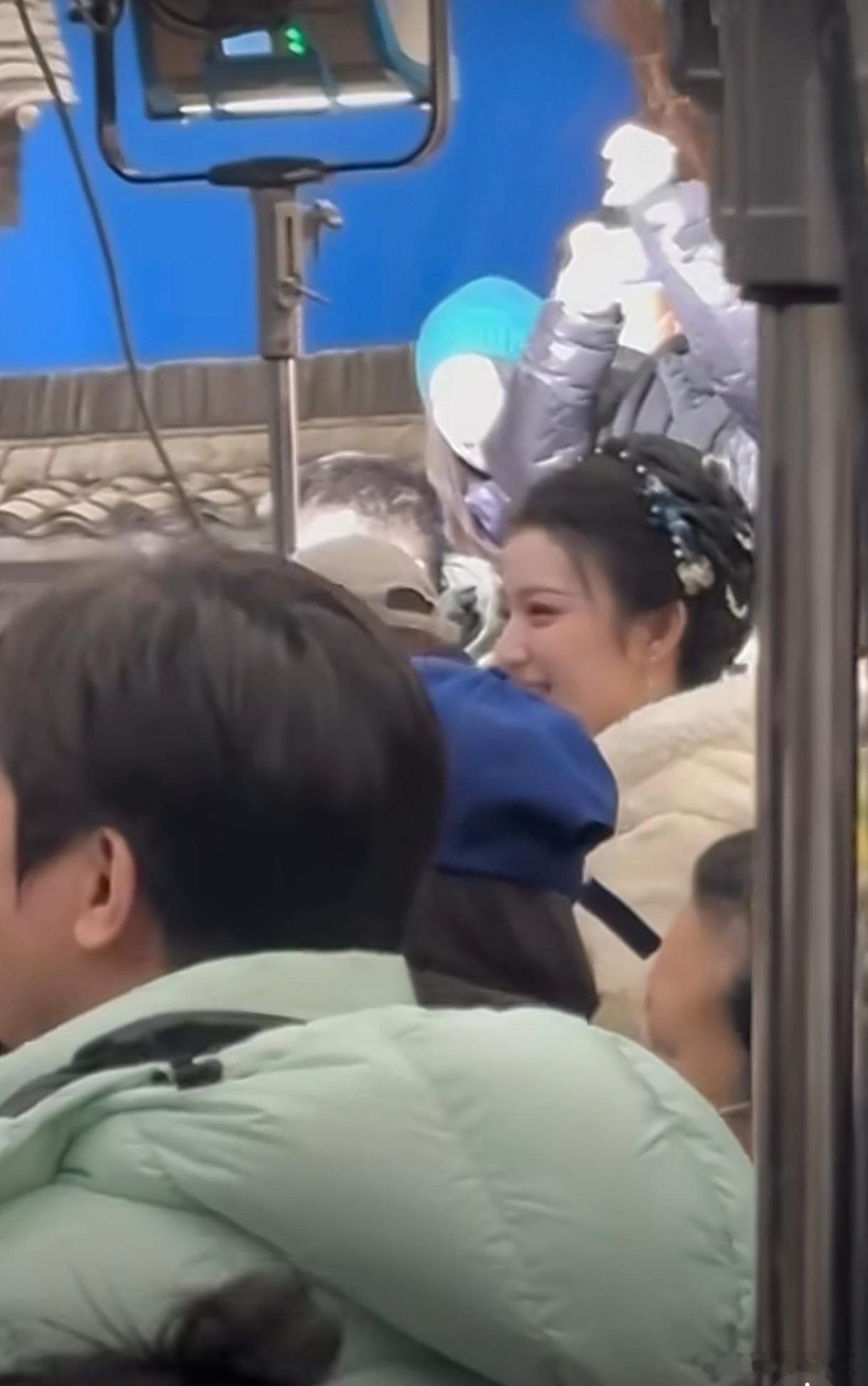 明月录剧组为王楚然庆生剧组给这个楚然过生日了，生日快乐呀！ 明月录剧组给王楚然过