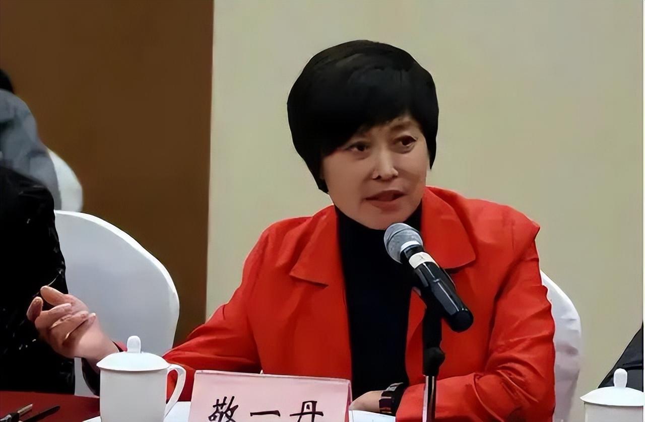 深夜炸锅！仅96分钟就惊天反转，陪伴了几代人的央视名嘴敬一丹，居然被人当众“宣告