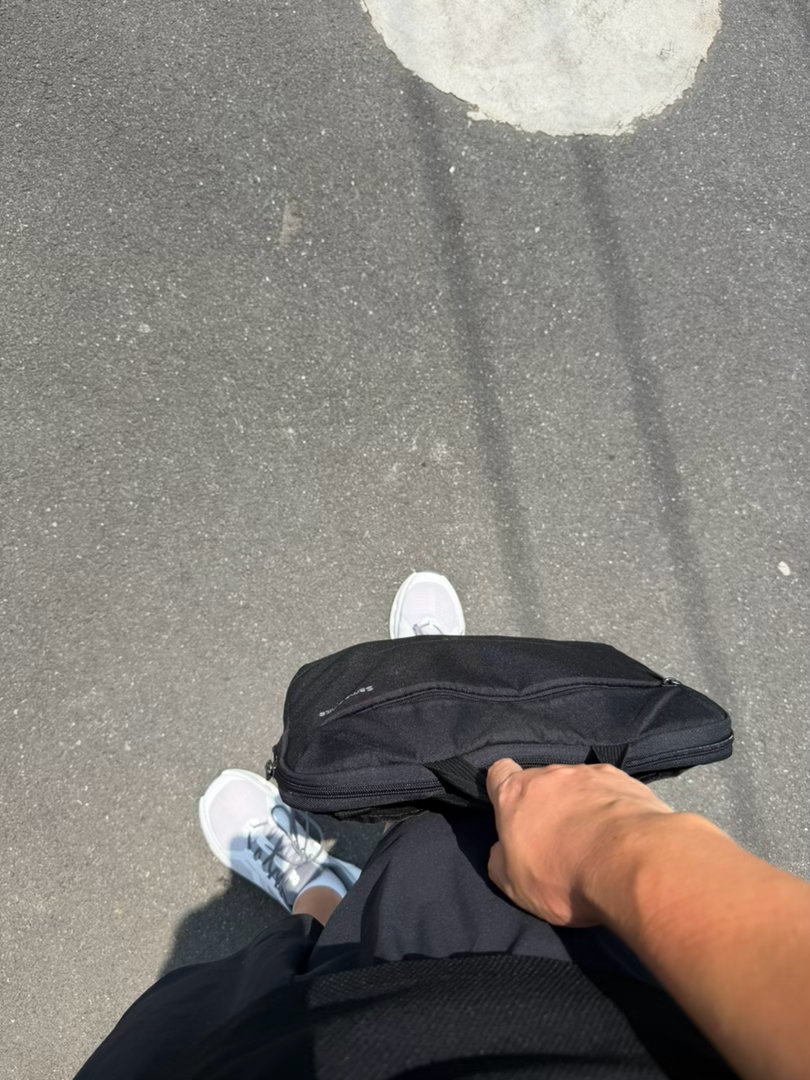 天很热，环境越困难，我的优势就来了同事都放假出门游玩了，有事别找他们我农村出来不