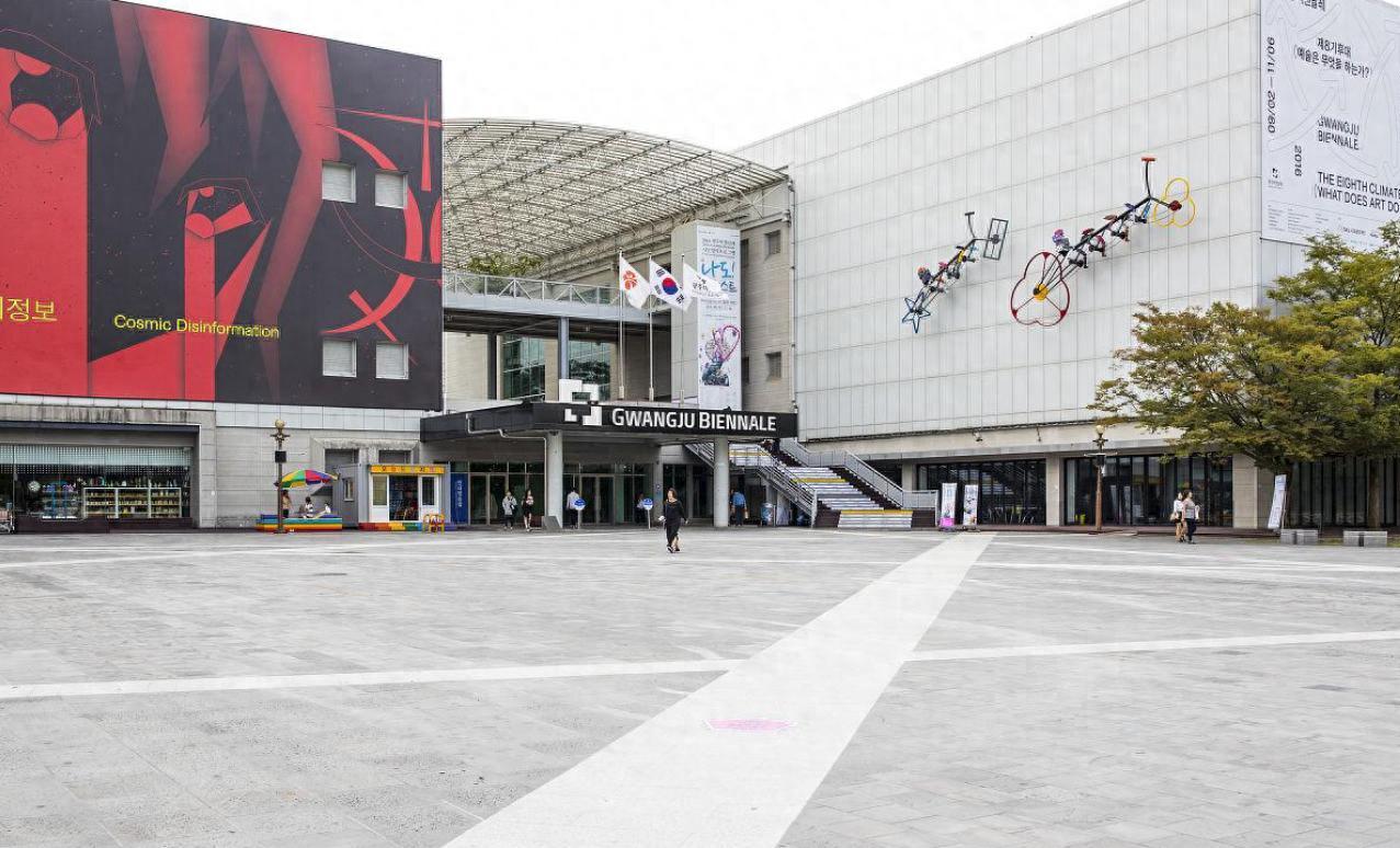 针对光州双年展涉台展馆名称争议，中方团队已宣布撤展。
 
韩国官方回应称此系“民