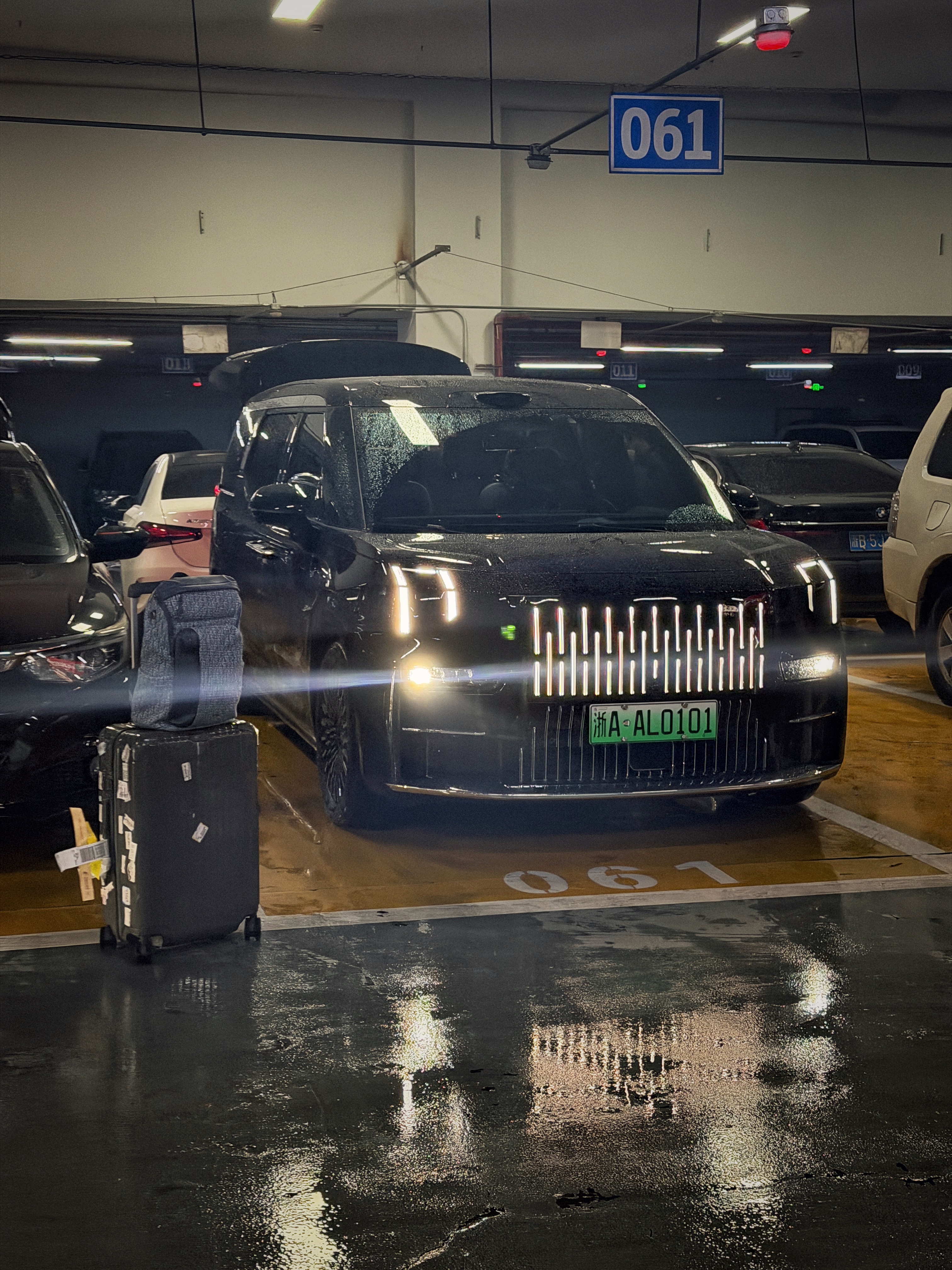 到达宁波，明天宁赛会会德国Gold车手 DTM Trophy冠军☔️🚗 欣哲频