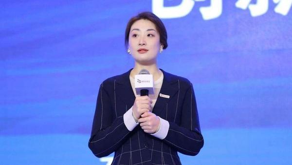 不管真假，只谈在哇哈哈的工作能力，大家觉得她适合继续留任吗？如果是理念和发展不太