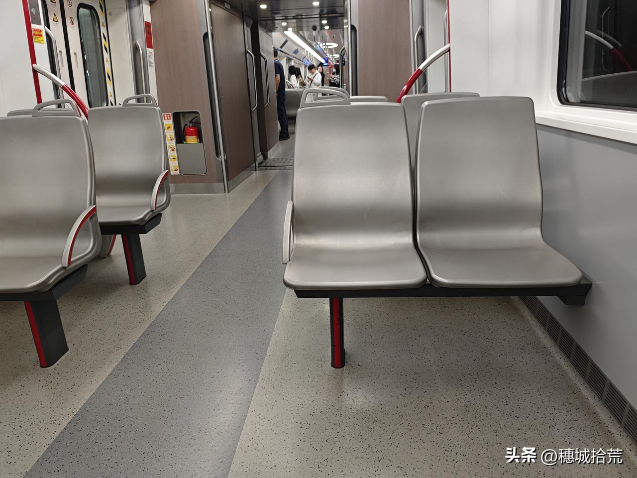 每次看见18号线车厢人这么少，真担心电费都赚不回来！

还有，经常坐18号线的朋