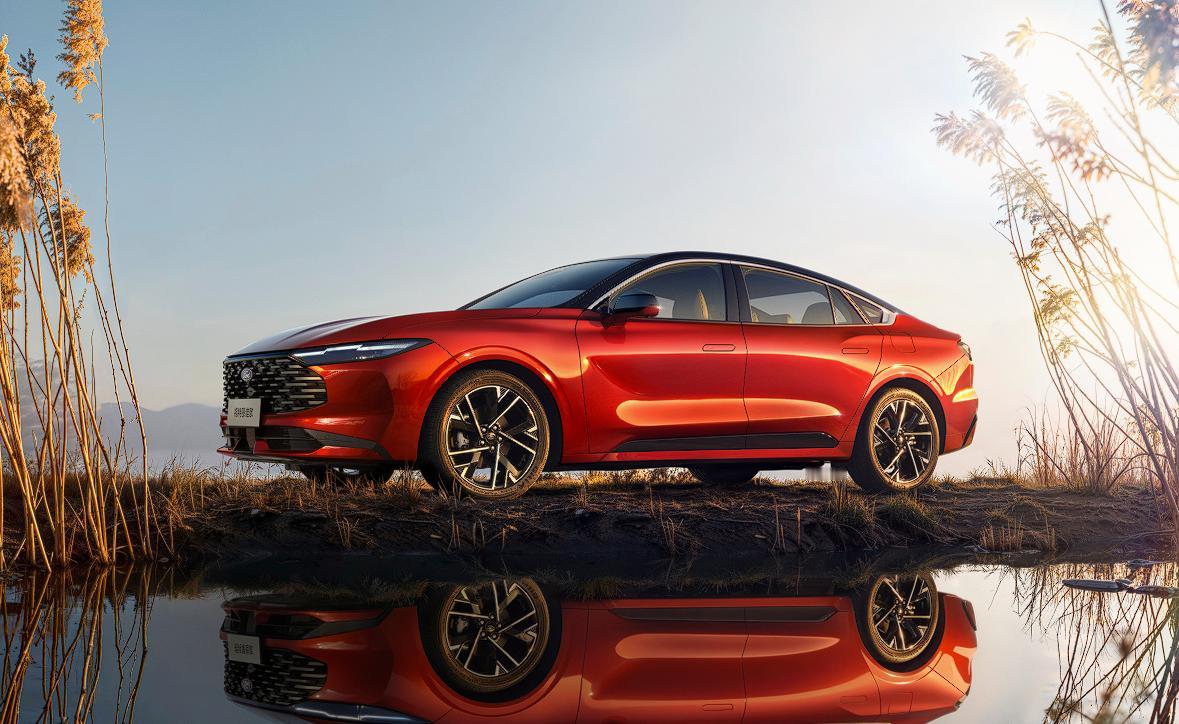 【2.0T动力6秒级破百！新蒙迪欧上市，不到15万可入手】长安福特新蒙迪欧日前完