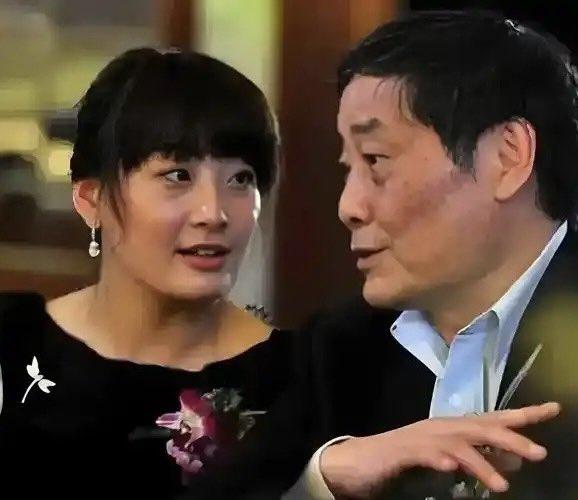 香港法院驳回了宗馥莉的上诉，18亿美元还在冻着。宗继盛和杜建英就另起炉灶，开设新