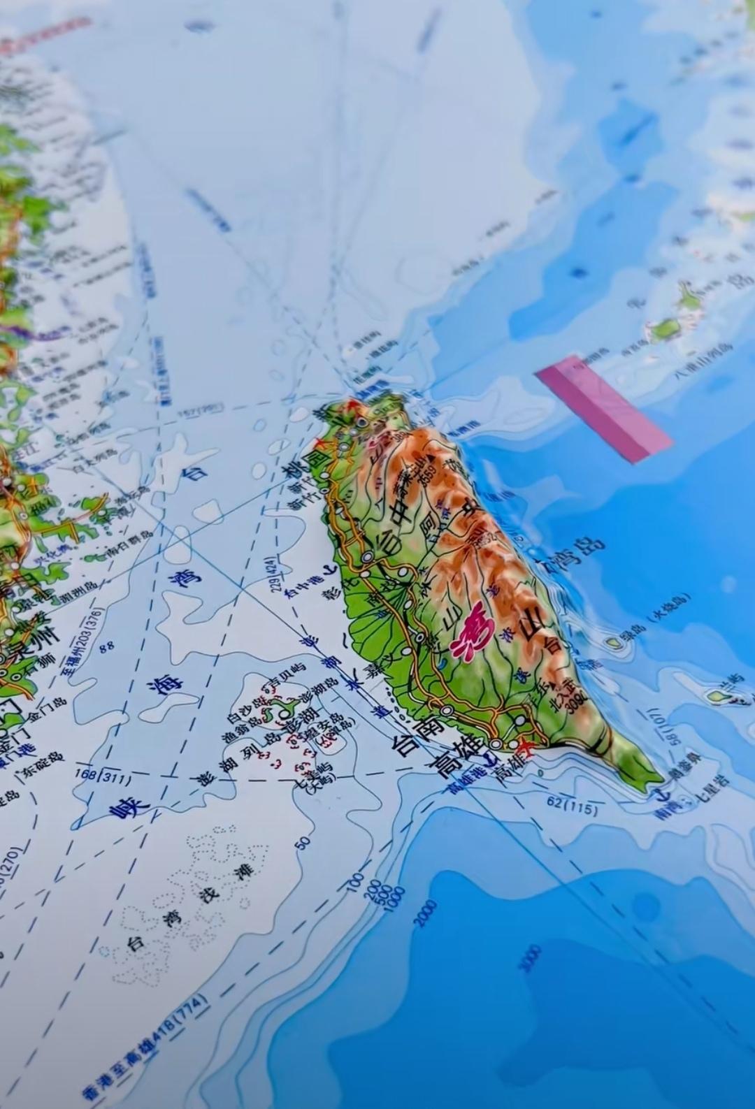 台湾同胞们是时候觉醒了，同胞们应该多了解香港和澳门今天的所受到的待遇。
看看今天