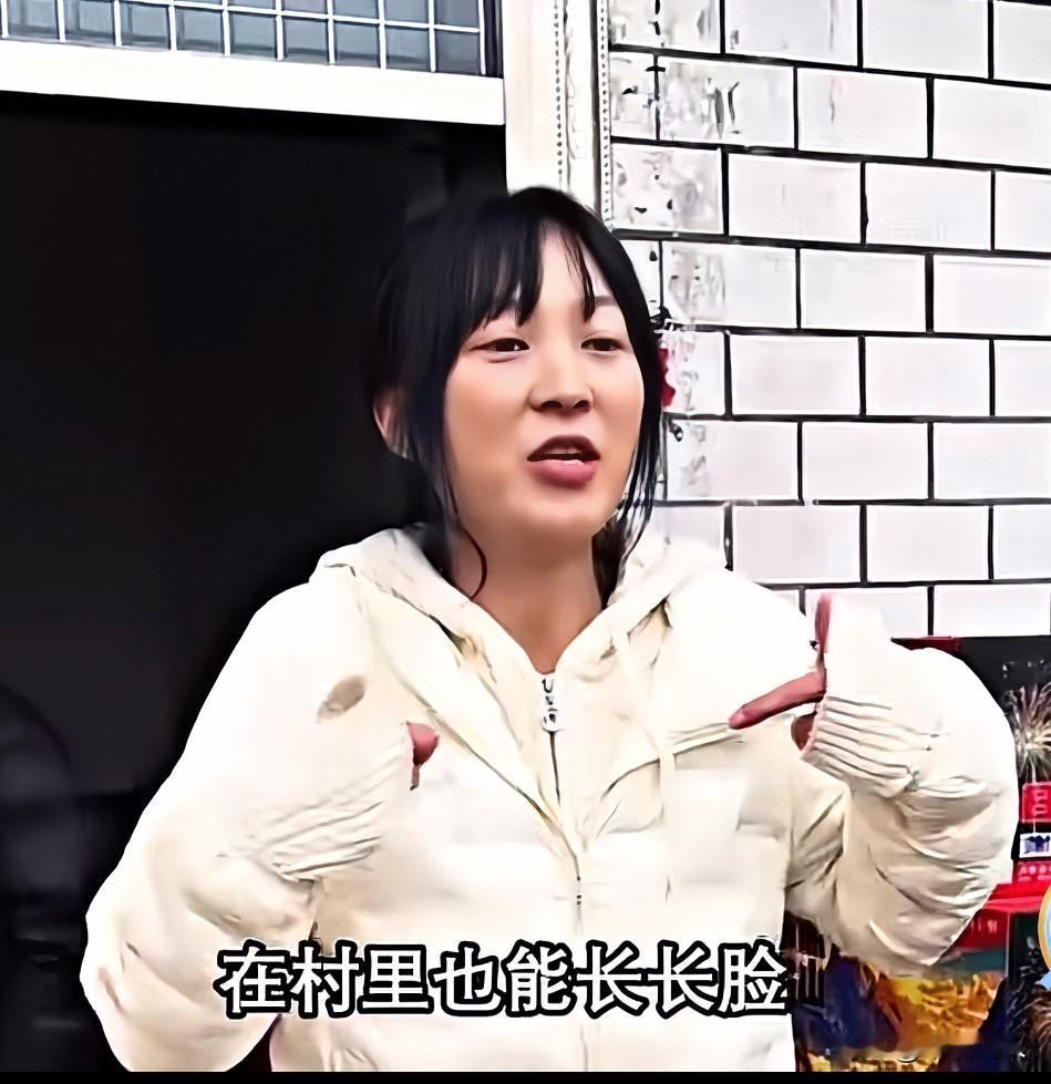 谁又能够拒绝这个农家单纯小妹的求助呢？
打开手机，全网都是这个叫呆呆的女孩在霸屏