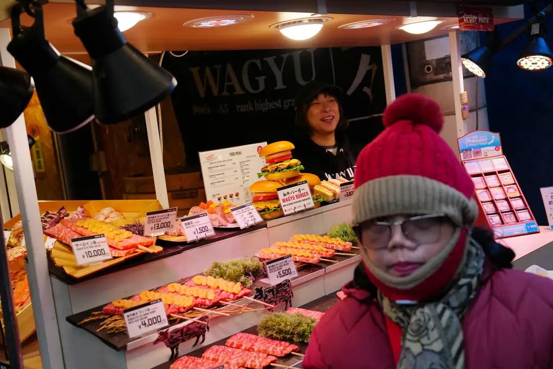 日本人真要饿肚子了
发达国家里资源最贫瘠的国家之一，日本。现在经济出了大问题，政