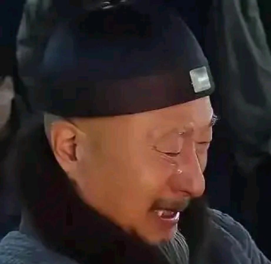 72岁陈佩斯，悲痛发文！
8月11日中午，陈佩斯突然更新社交账号，悲痛的发文悼念
