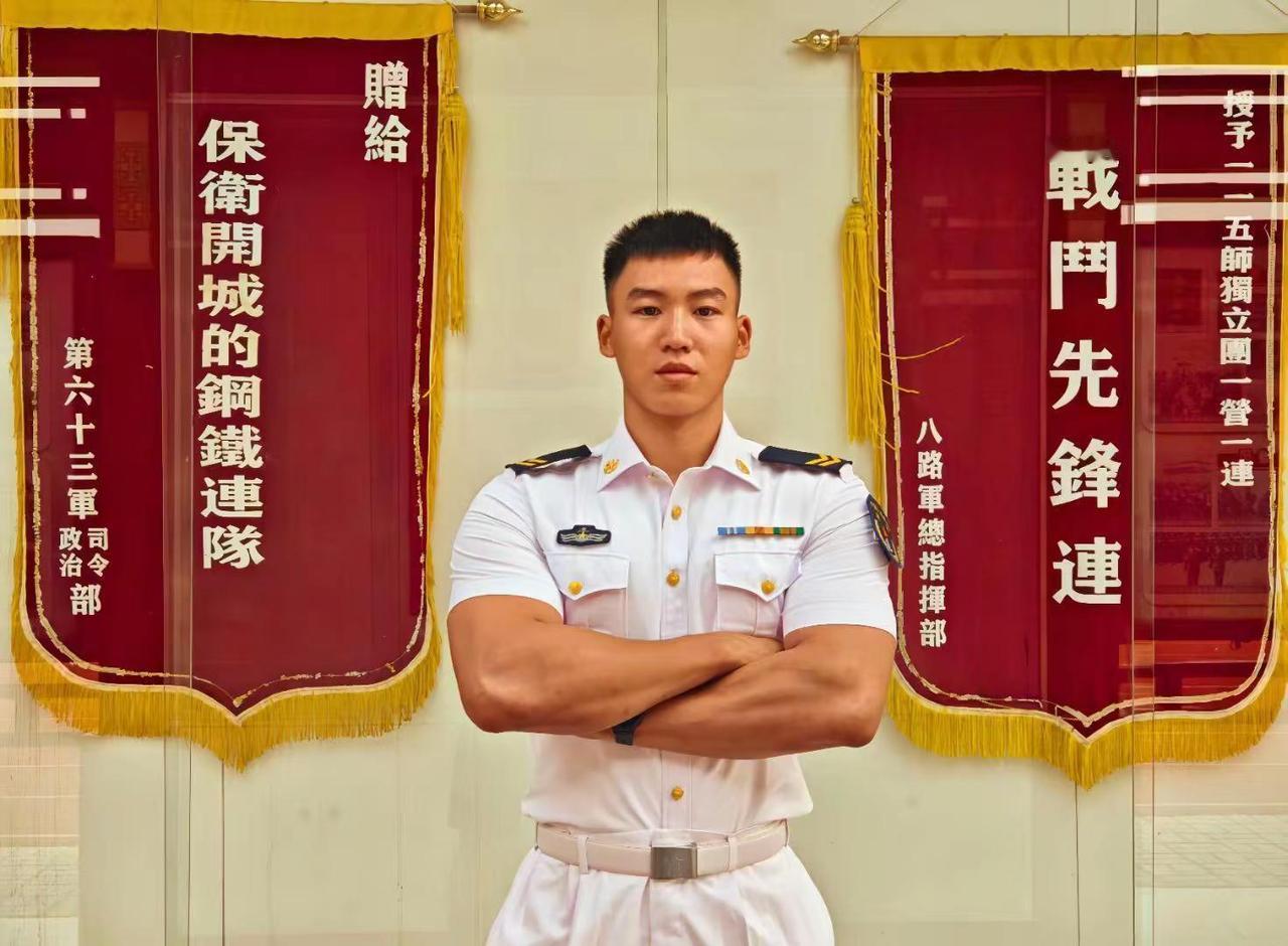 军中之军，钢中之钢，是我们的名片，痛苦就是我们最好名片海陆 火蓝刀锋已退役