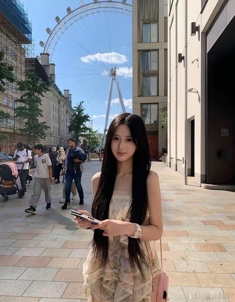 辛巴女儿在英国，谁要是和他处对象，那以后就吃喝不愁了 
