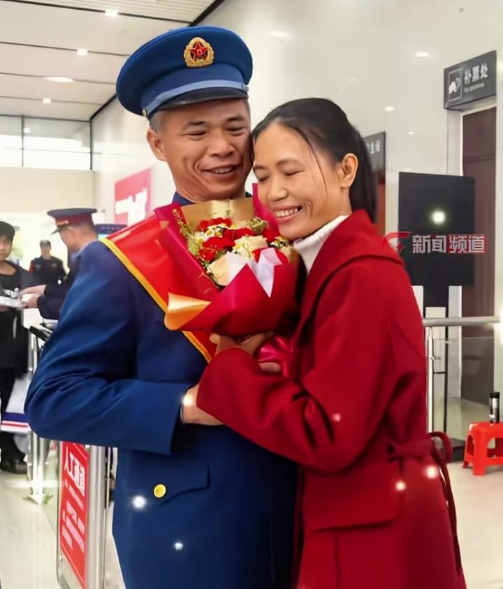 刷到兵王梁益全荣归故里的视频，真的破防了。
他服役30年，从普通士兵干到一级军士