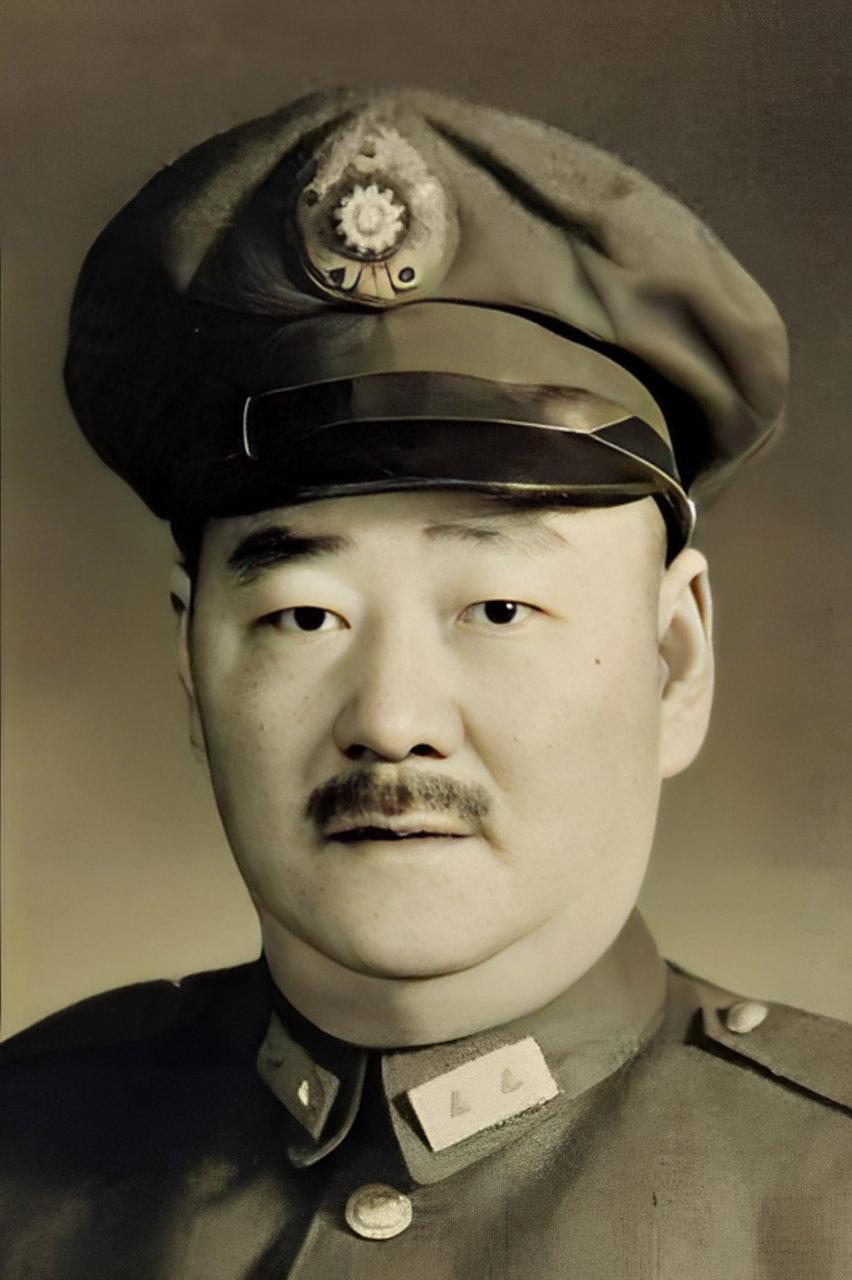 杜聿明集团从徐州撤退时，作为战区最高指挥的刘峙却发现自己被留下了。他没接到随军撤