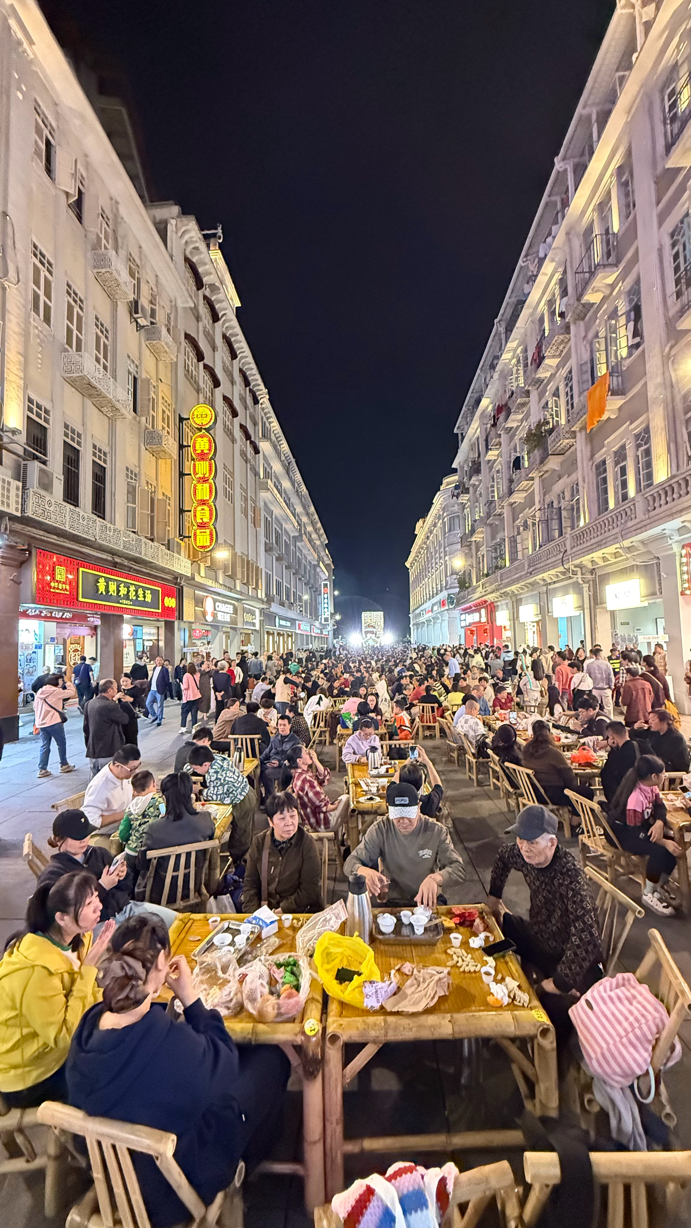 厦门请你喝茶，厦门文旅这个活动不错，免费提供茶叶、茶具、开水和桌椅，几千个人一起
