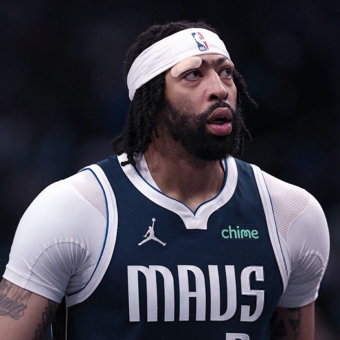 NBA内部人员透露 安东尼戴维斯即将被独行侠交易别唱着掖着了 首轮都拿出来了吧 