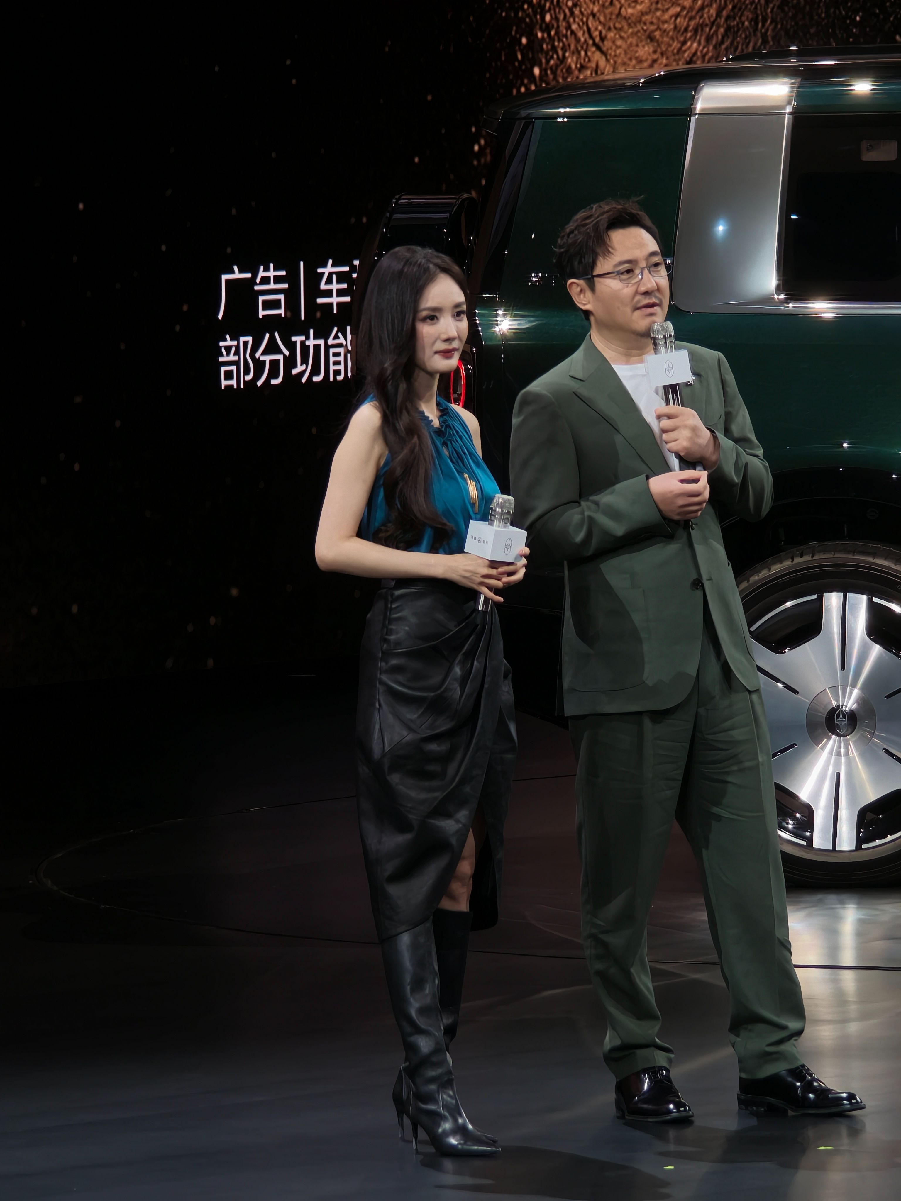 余承东发布会感谢杨幂享界G9发布会，杨幂沈腾合体亮相。沈腾杨幂时候外甥女自带飒气