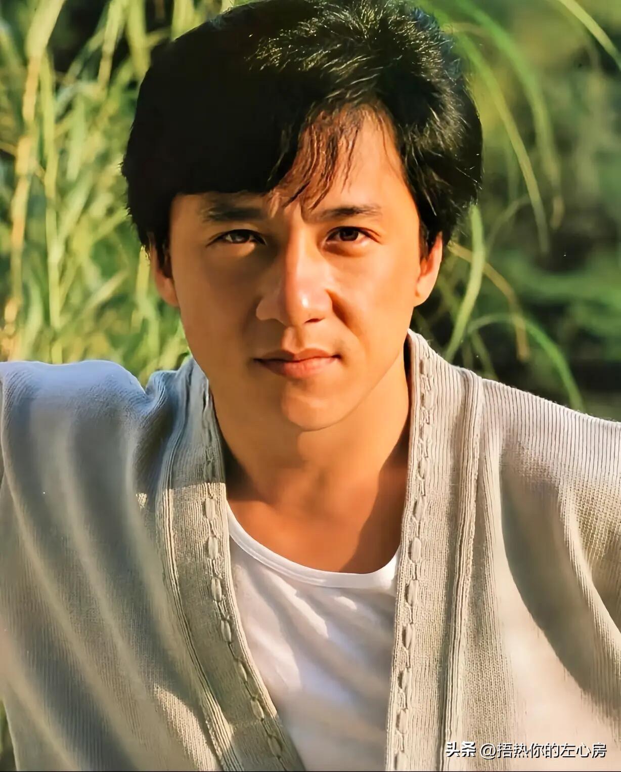 72岁的成龙，再看这些老照片，才懂他为什么能红一辈子

刚过完72岁生日的成龙，