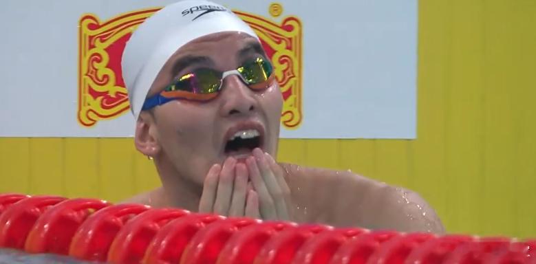 全运会男子50米蛙泳决赛充满了偶然与戏剧性。一是郑英昊终于不用追在师兄覃海洋的身