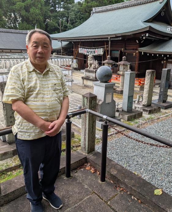 石平今天发文称，自己和多年老友、一色正春一起参拜了京都护国神社。
他说，两人从大