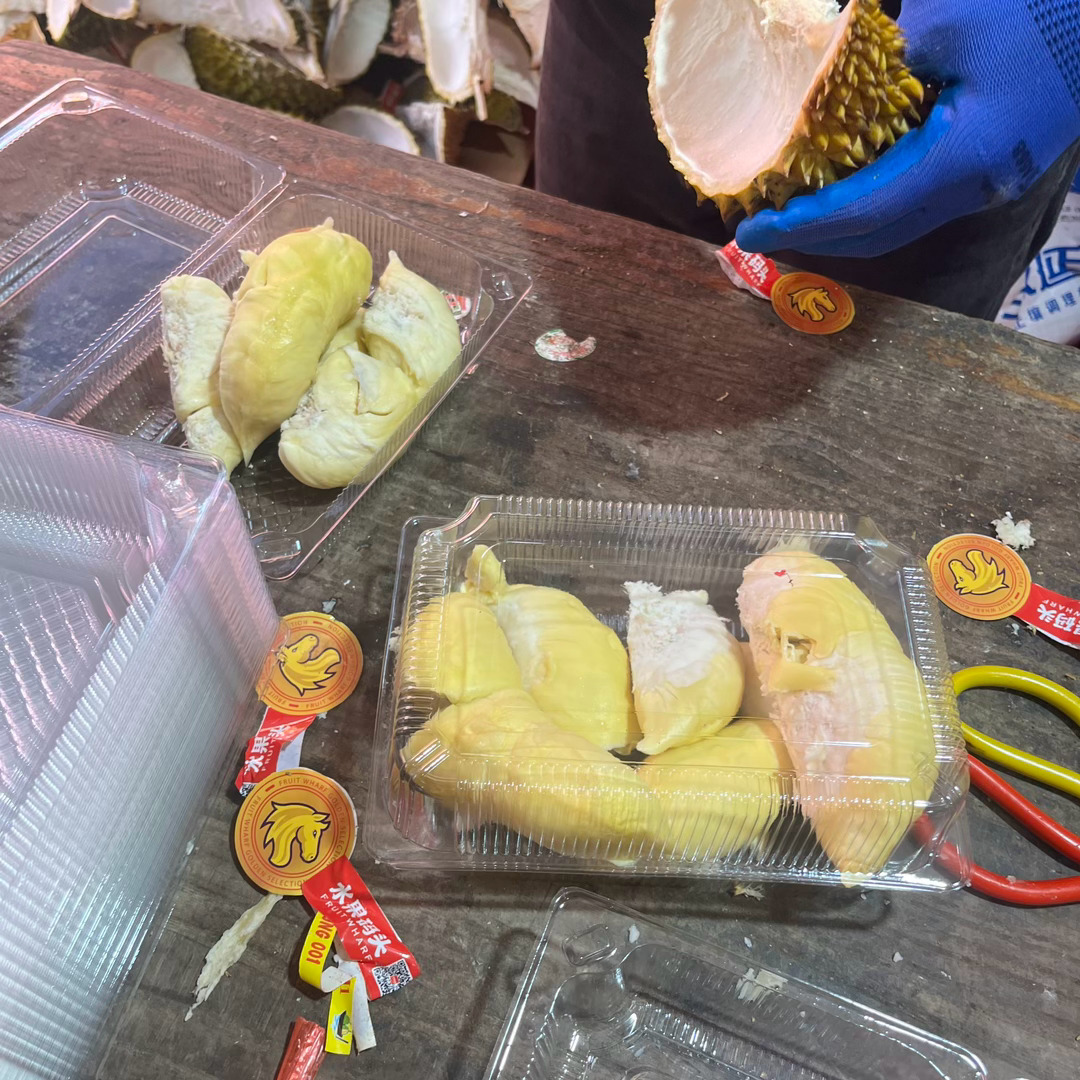 今天的榴莲真便宜，13.8一斤，开了2个才95