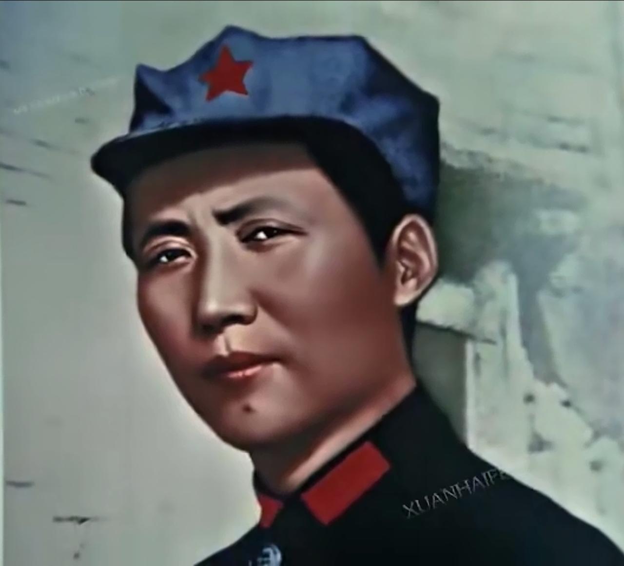 毛主席的第一张戎装之照，神采奕奕！
斯诺，这个中国人民的老朋友，不仅用他的相机拍