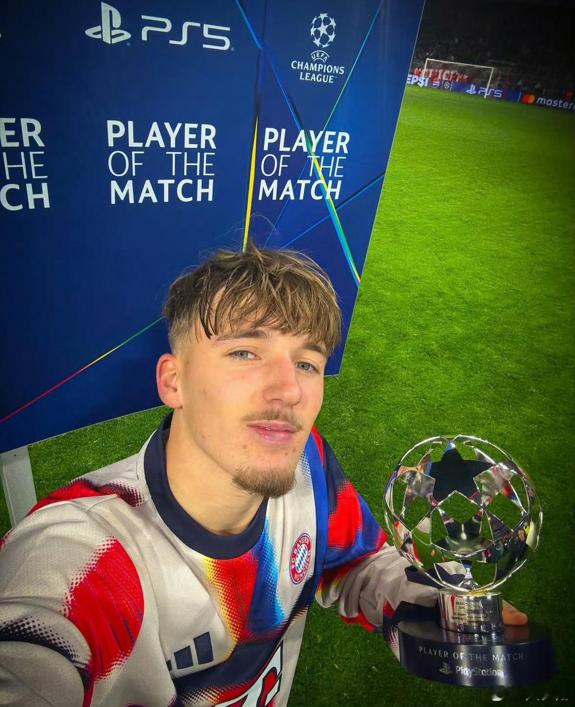 纳格尔斯曼明年世界杯应该带上拜仁的小将卡尔啊。 