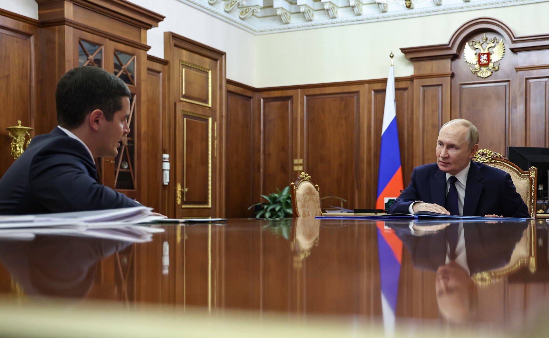 瓦洛佳小朋友[超话]  与亚马尔-涅涅茨自治区行政长官德米特里·阿尔秋霍夫的工作