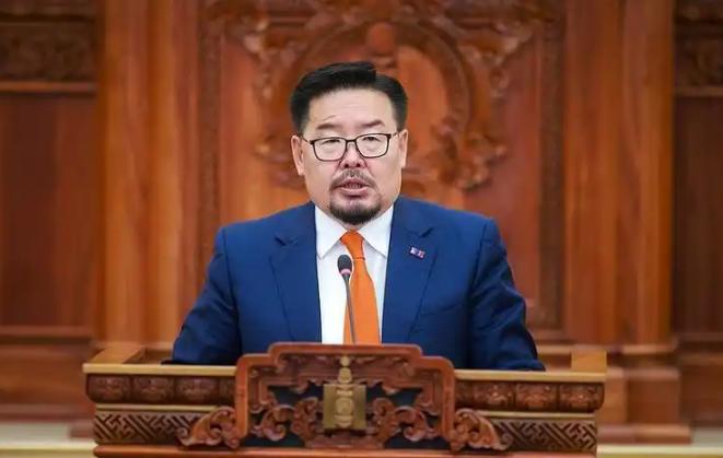 蒙古这回真是变了样！新总理一上台，就当着中国的面，把边境上几十年的老难题一股脑敲