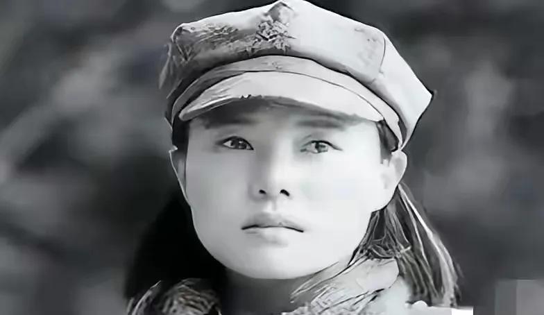 1937年冬天，被抓的女红军吴富莲躺了三天牢房，半夜忽然嚼断了根钢针。狱卒进来时