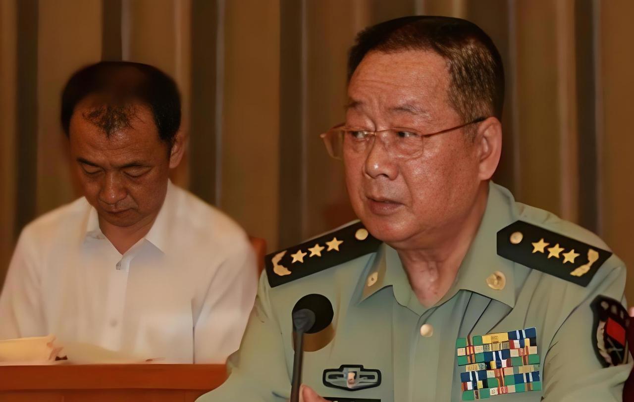 一脸威严一身正气的总后勤部长