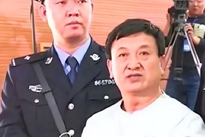 “关外盗墓第一高手”，寻龙定穴，看天撒草籽，纵横圈内30年
 
麻烦看官老爷们右