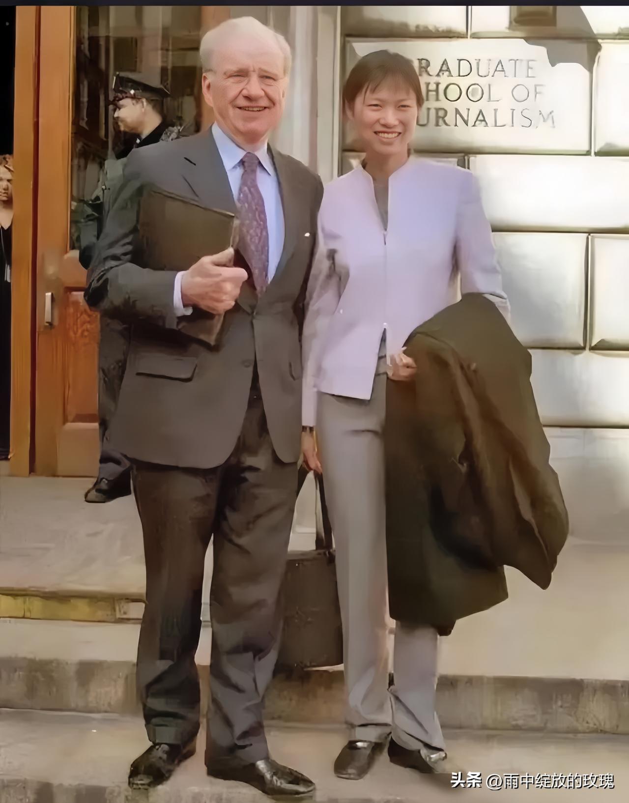 别再神化邓文迪了，几百亿纯属编故事
 
网上总把邓文迪离婚吹得神乎其神，张口就是