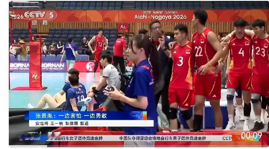 3：2战胜韩国，中国男排的小伙子们真的拼了。精神可嘉的背后呢？
咱们看看赛后，张
