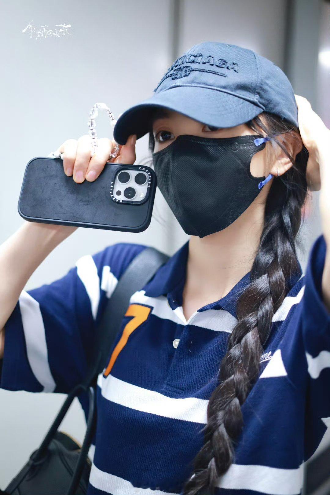 清纯女大！进组咯田曦薇天才女友出发进组 ​​​