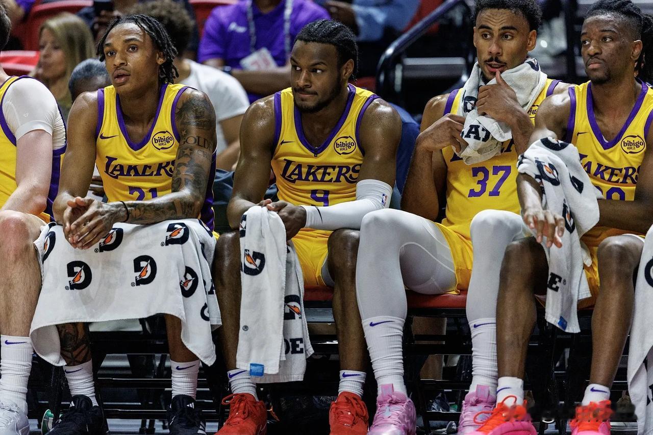 刚刚结束的NBA夏季联赛上，詹姆斯长子布朗尼代表湖人队出场6次，在25分钟的出场