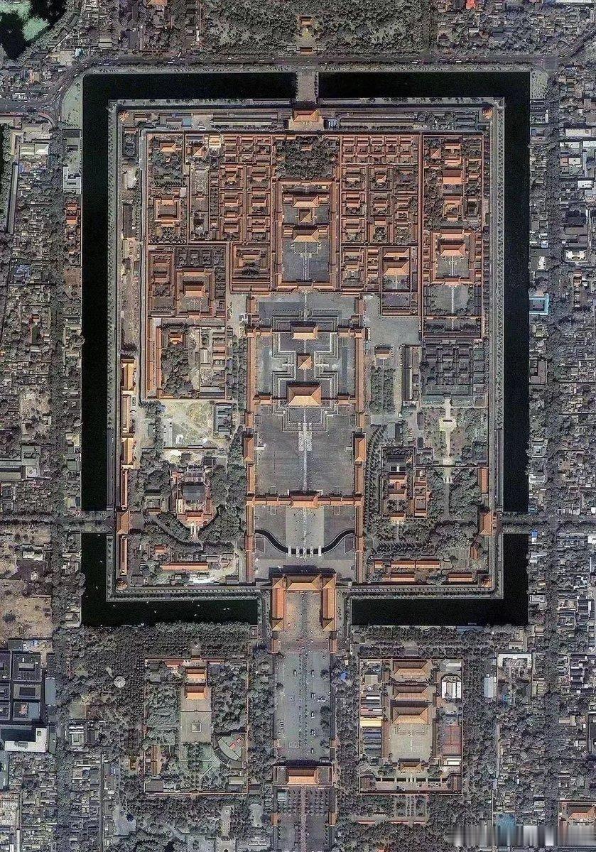 从空中俯瞰北京故宫看起来像……🤔 
