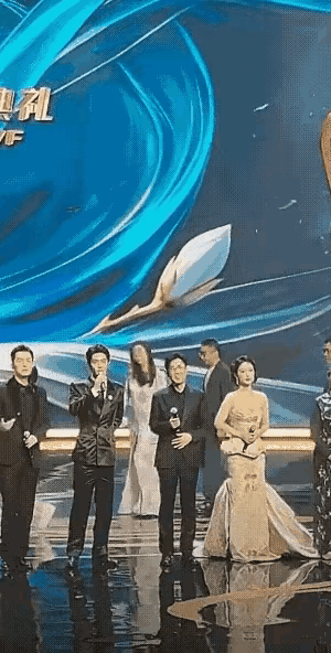 我发现：于和伟，这个人缺少“成人之美”的智慧！不难发现，于和伟获奖感言的时候，都