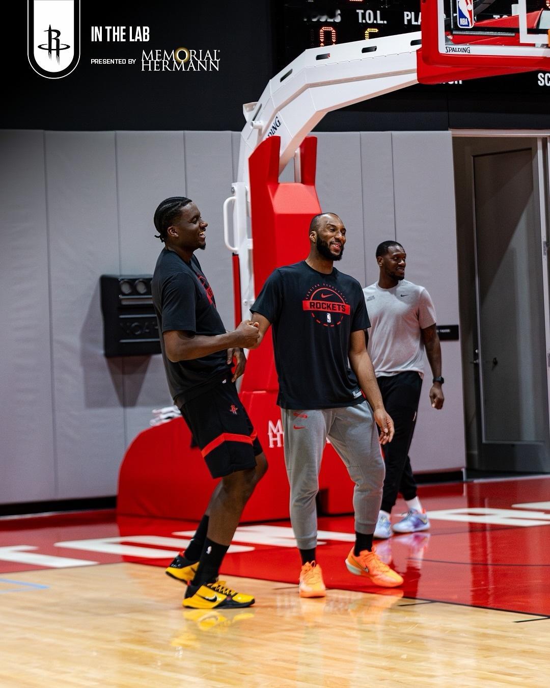 前往克利夫兰前的一次队内训练📸