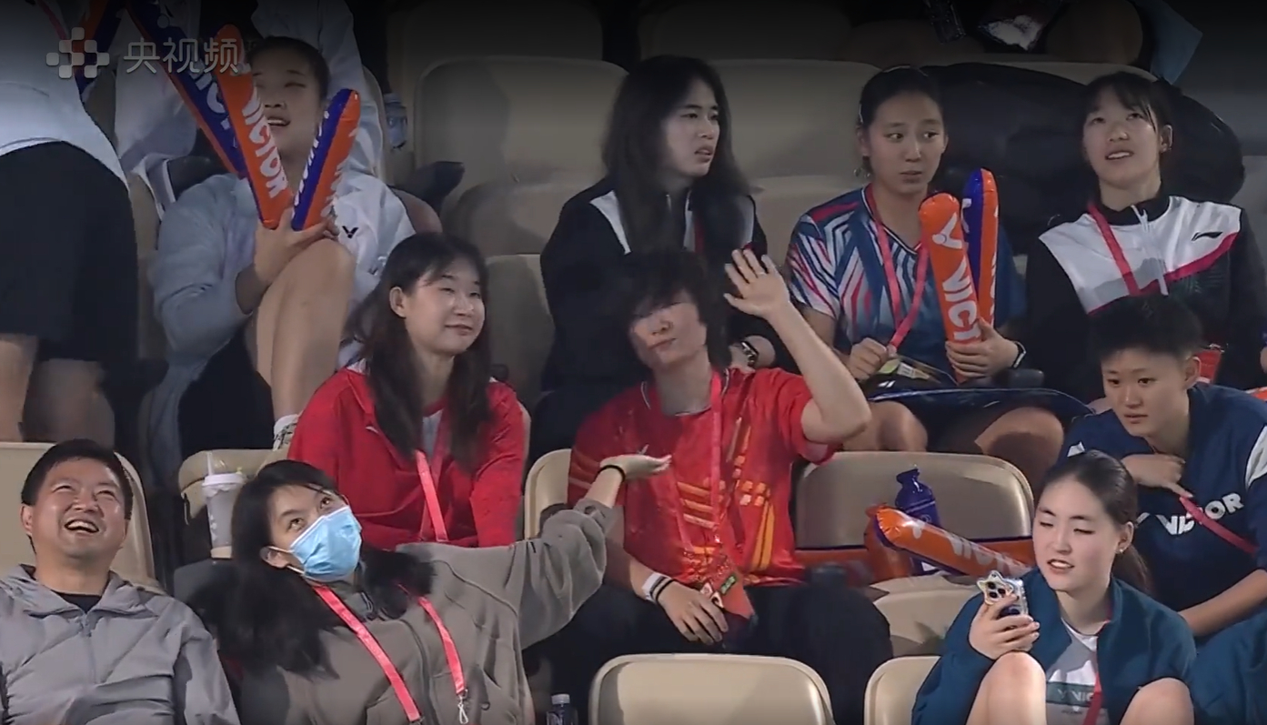 要说跨界运动员之间的友情，山东游泳名将杨浚瑄与江苏羽毛球名将何冰娇之间，真是令人