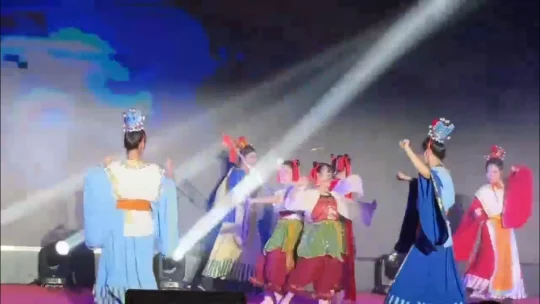 宝贝上台了