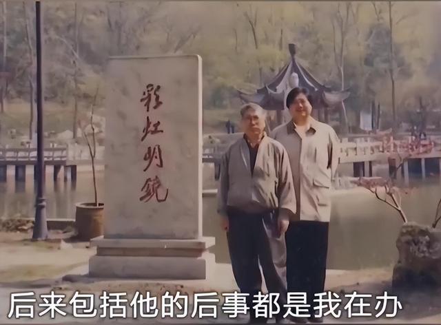 念及血脉亲情，老人悉心照料身患绝症的侄子，日常端茶送水、辗转求医问药，默默扛起照
