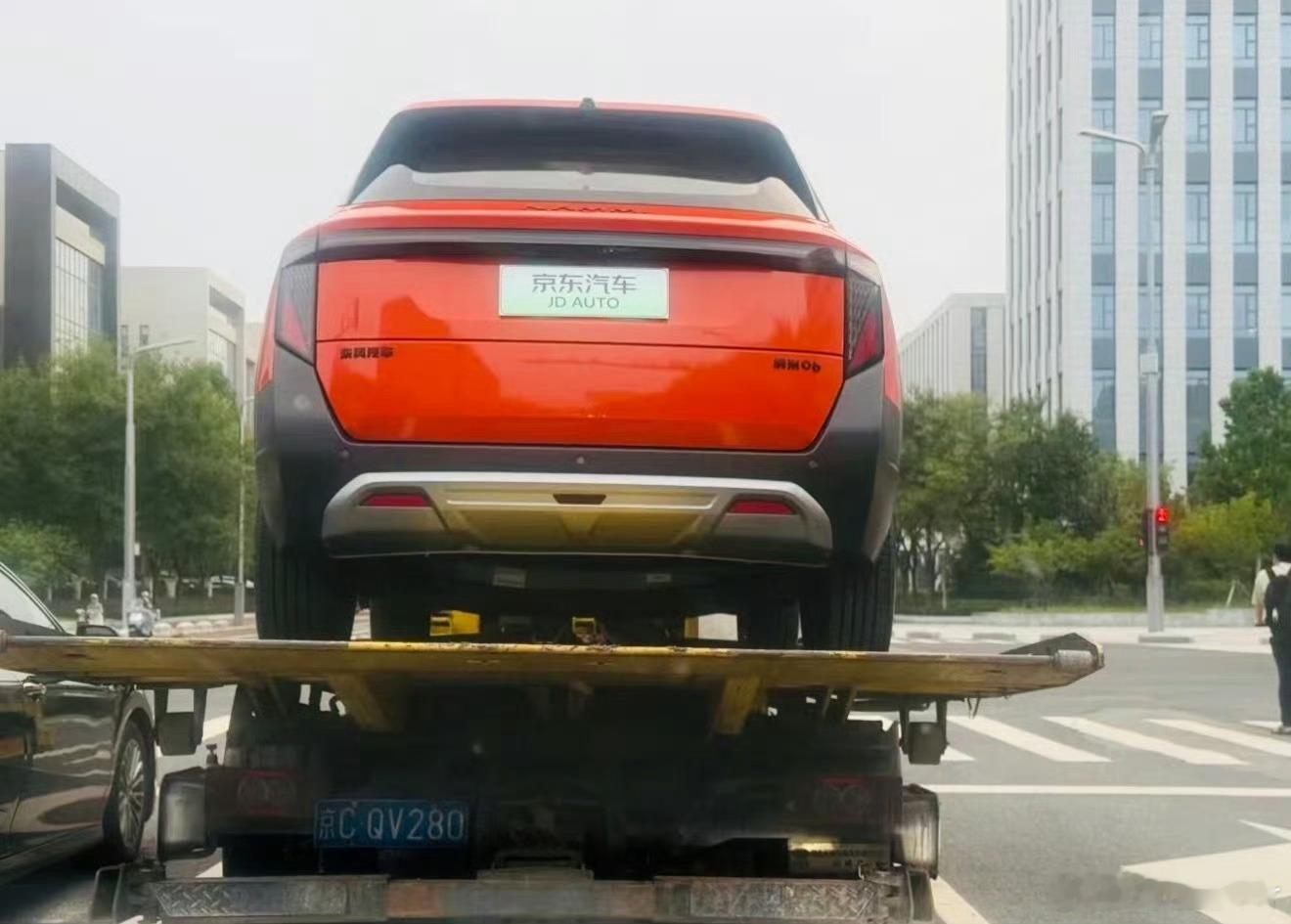 这不是纳米06嘛？怎么挂上了京东汽车了呐！  ​​​