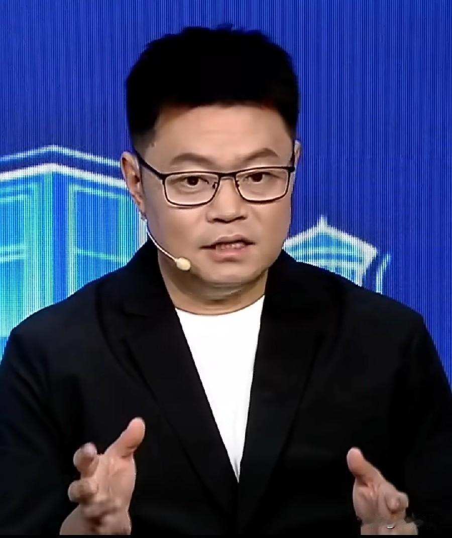 亚锦赛男团要夺冠，
谁的作用最为关键？
侯英超说：林诗栋扛旗，周启豪稳定军心，年