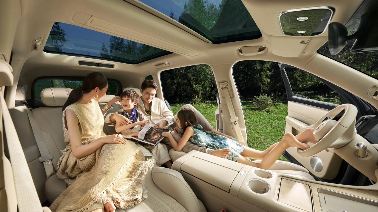 突破16万辆！问界M8以硬核实力书写春季出游“全能答卷”