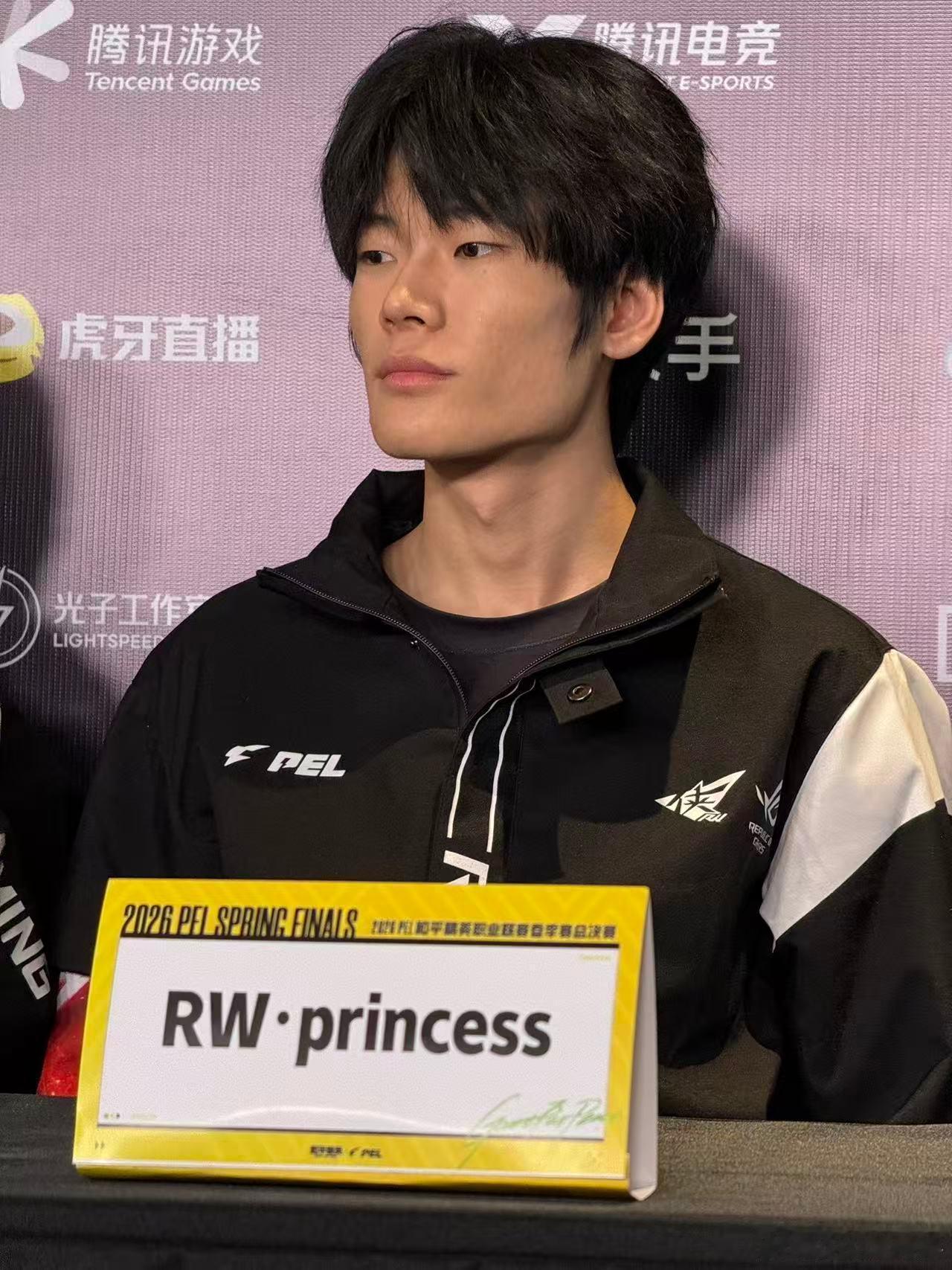 PEL春决群雄集结媒体日媒体日从容应答，赛场里实力说话。从采访到备战，全员都在往