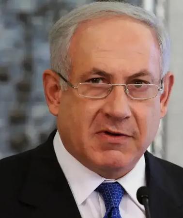 以色列向美国开出了致命的诱惑，只要美国帮助以色列，那么其他中东国家不想让美国驻军